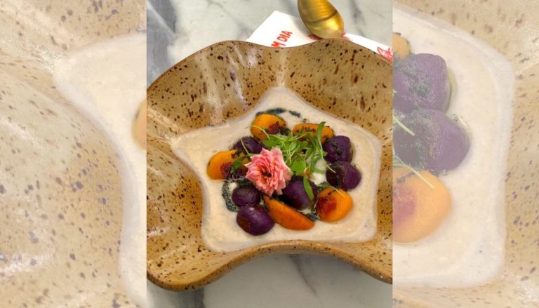 Nhoque de batata-doce roxa com creme de alho confit e azeite de ervas