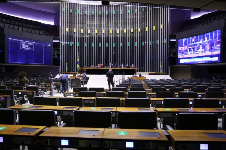 Isenção do IR a quem ganha até 5 mil pode sair este ano