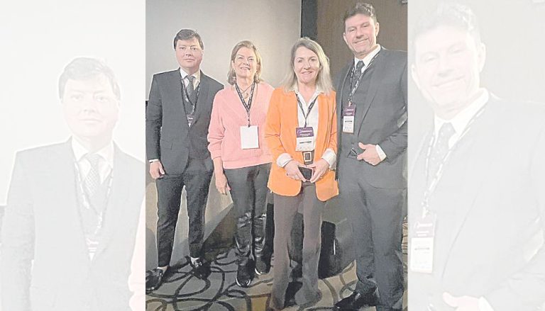Rosto jovem e natural com nova técnica dermatológica