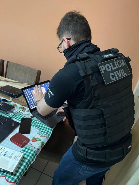 Servidor paga fiança de R$ 60 mil após ser preso com vídeos de abuso infantil