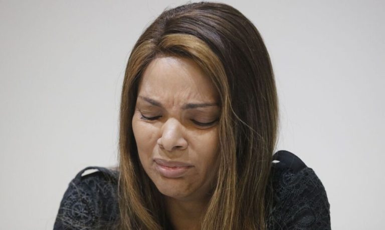 Flordelis passa mal durante segundo dia de julgamento