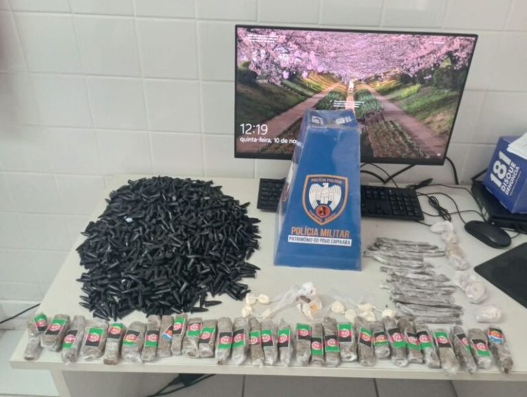 Polícia apreende mais de 900 pinos de cocaína em obra na Serra