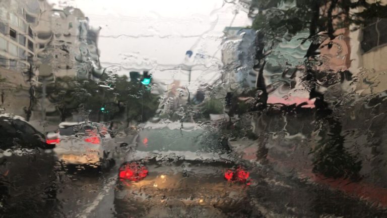 Sexta-feira vai ser de tempestade e ventos fortes no ES
