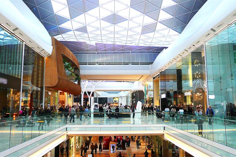 Justiça nega pedido de indenização após mulher cair em shopping no ES