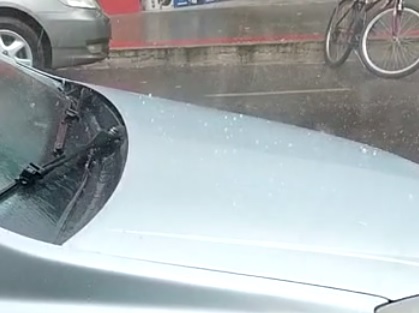 Chuva de granizo surpreende moradores de cidade do Espírito Santo