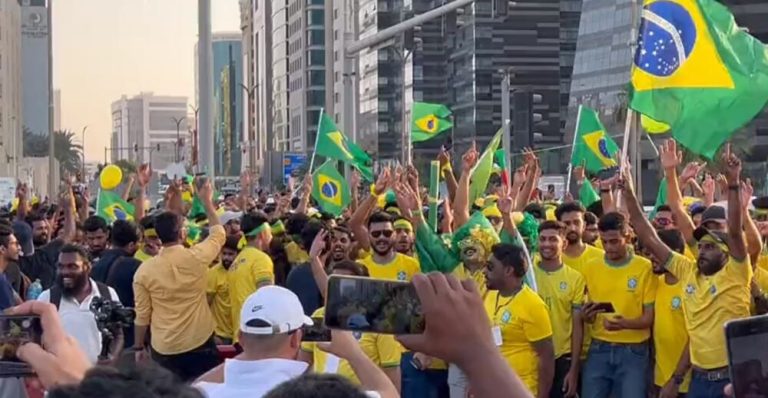 VÍDEO | Indianos “invadem” Catar para torcer pela seleção brasileira na Copa