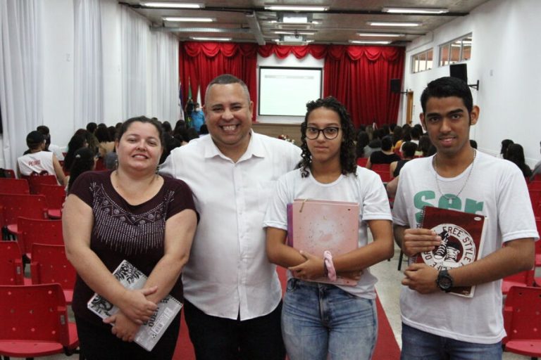 Mais de 62 mil fazem Enem neste domingo no Estado