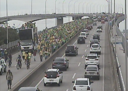 Terceira Ponte é parcialmente interditada por manifestantes