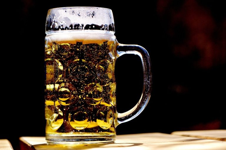 Catar proíbe cerveja no entorno de estádios e gera crise na Fifa
