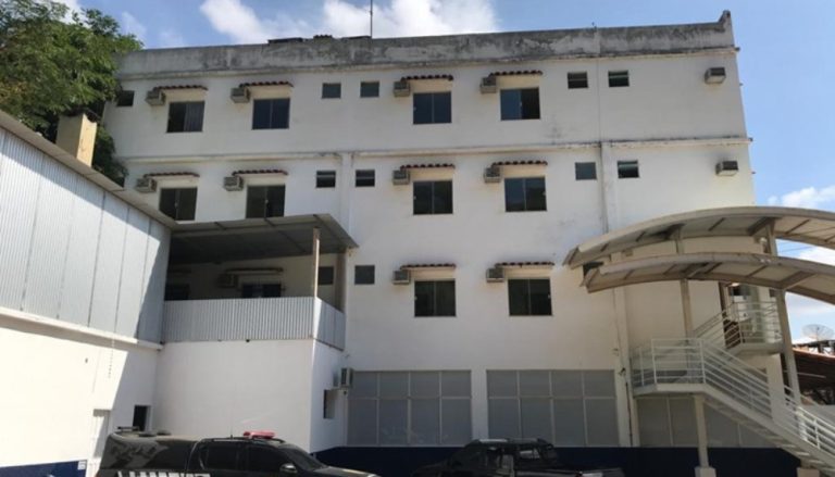 Homem enforca e tenta matar mulher a facadas no ES