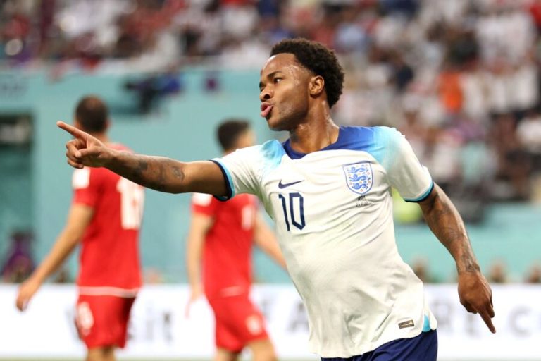 Em jogo de 8 gols, Inglaterra goleia o Irã em partida de estreia na Copa