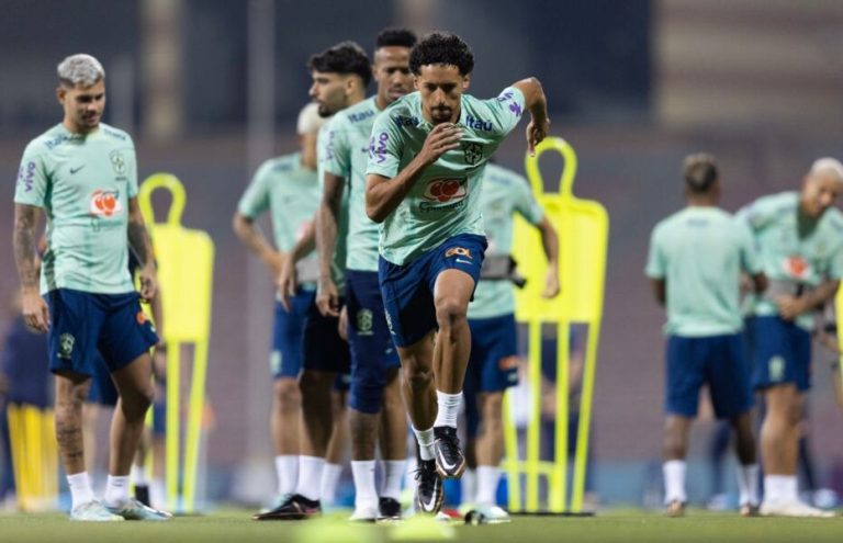 Seleção brasileira faz 2º treino no Catar sob olhares de membro da família real