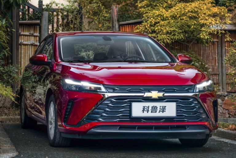 De novo visual, Monza vira carro híbrido na China