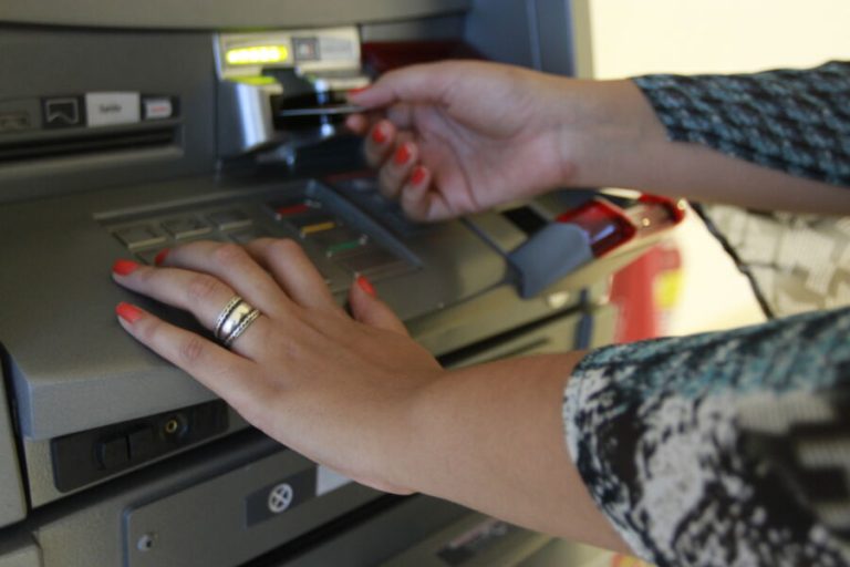 Bancos vão fechar às 14 horas na próxima quinta