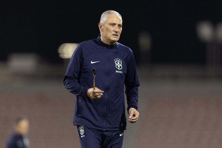 “Faço escolhas e agrado a uns e não a outros”, afirma Tite sobre a escalação