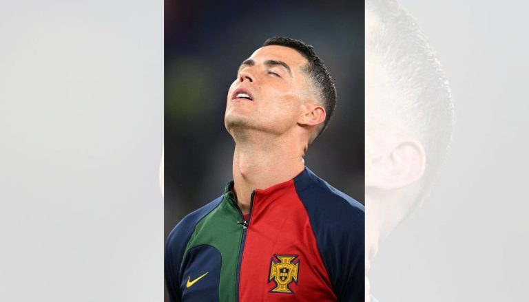 Cristiano Ronaldo se emociona durante hino de Portugal na Copa