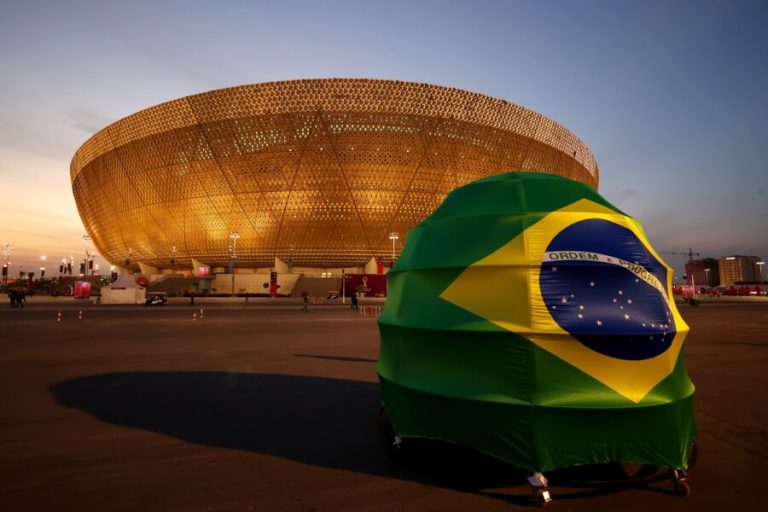 Torcida acaba com cerveja e ataca destilados em esquenta de jogo do Brasil