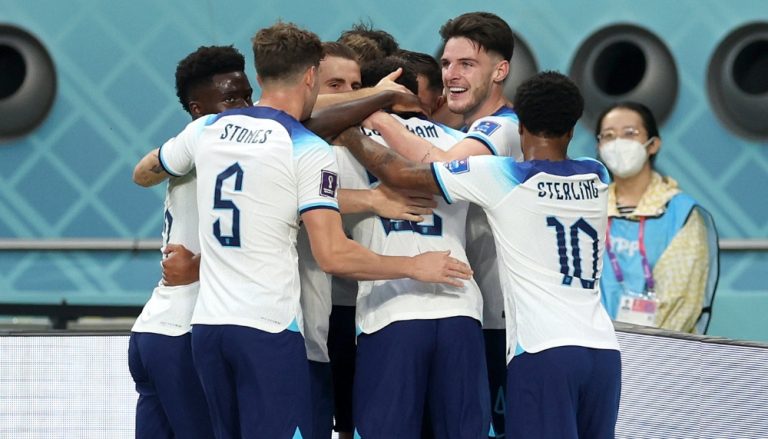 Inglaterra e Holanda buscam classificação antecipada nesta sexta