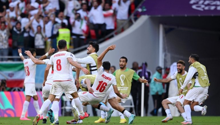 Irã vence nos acréscimos e embola grupo B da Copa