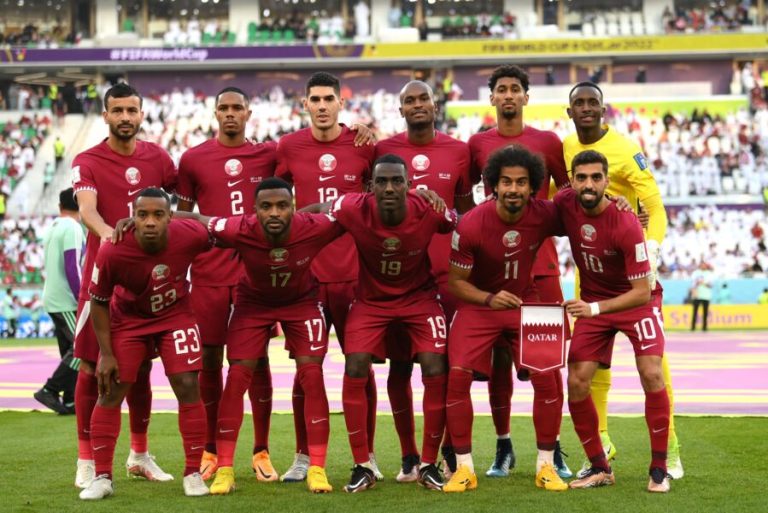 Catar se torna primeiro anfitrião a perder os dois primeiros jogos da Copa