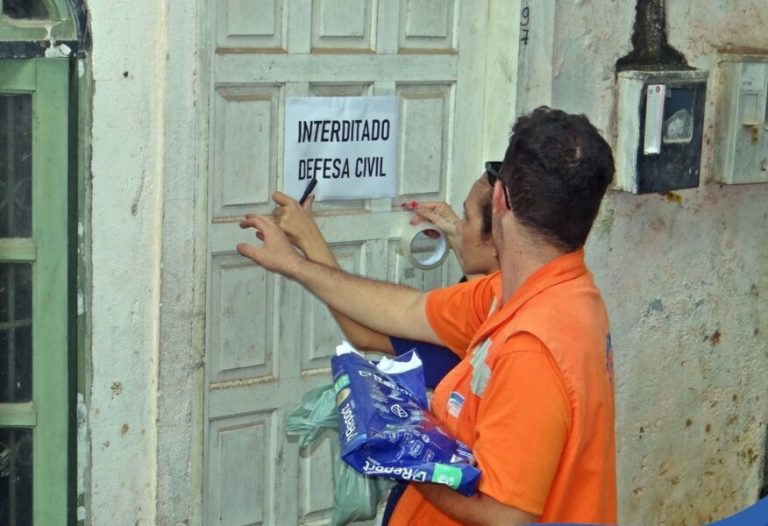 Prefeitura no ES desocupa 48 casas após risco de deslizamento