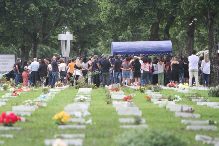Polícia investiga se atirador teve ajuda nos ataques em Aracruz