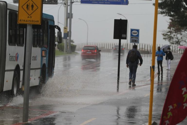 Alerta de perigo para alagamentos e chuvas intensas no ES