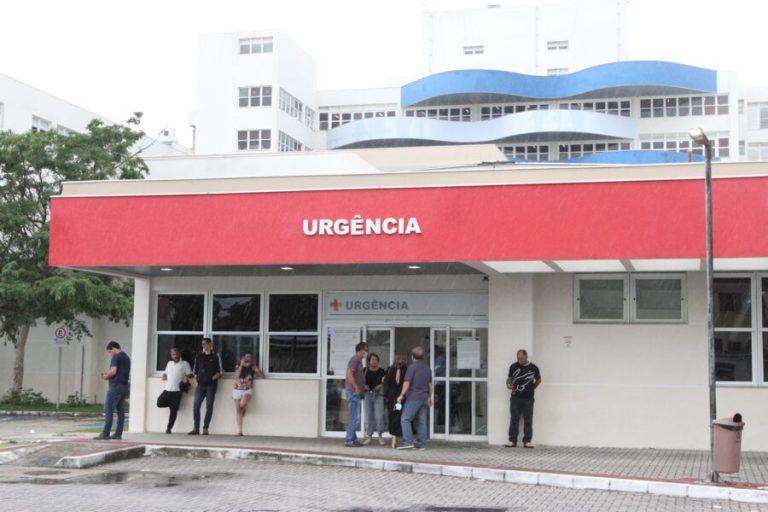 Vítima de ataque a escolas do ES é entubada e segue em estado grave