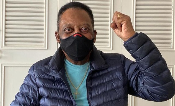 Pelé é internado novamente, mas filho tranquiliza: “ele está bem, são só exames”