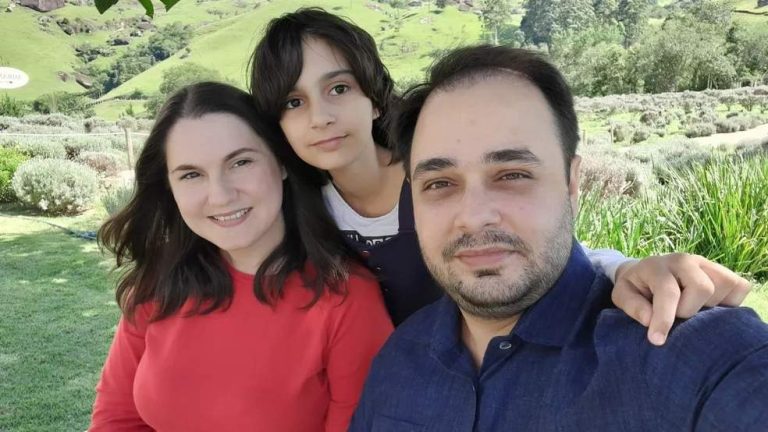 Pai de jovem morta vai processar pais de atirador