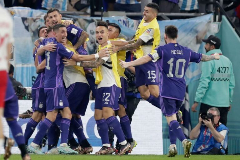 Messi perde pênalti, mas Argentina vence Polônia e avança de fase na Copa