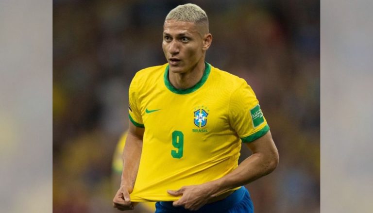 ‘Camisa 9 tem que fazer gols’, diz Richarlison em coletiva
