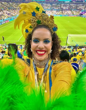 Após doença da mãe, brasileira prometeu ir a todas as Copas: “Catar é terceira”