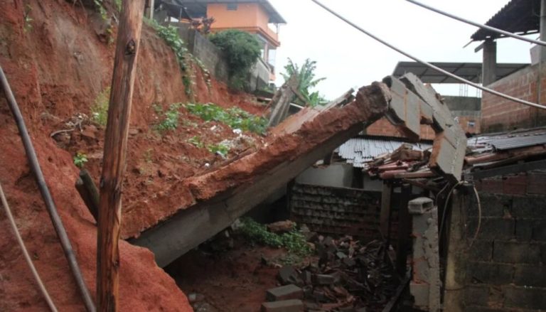 Número de desabrigados e desalojados no ES sobe para 735 pessoas