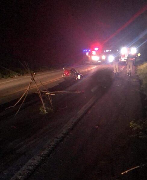 Motociclista morre após colidir com carreta na BR 259