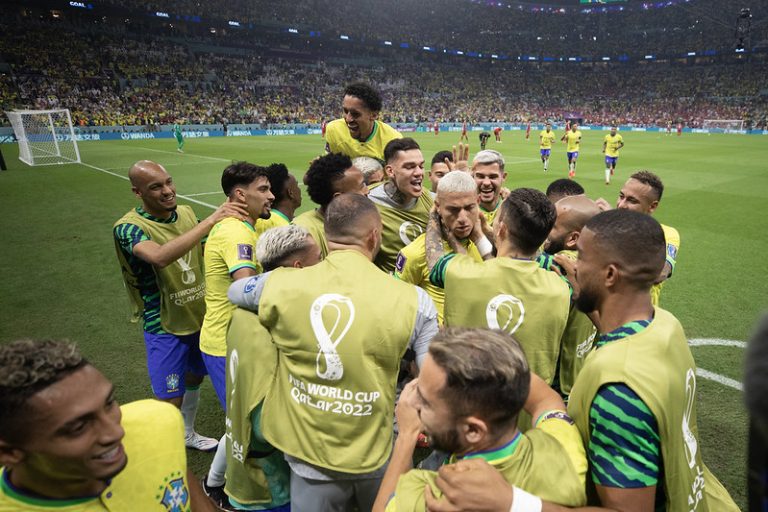 Brasil vai conhecer adversário das oitavas nesta sexta. Veja os jogos de hoje