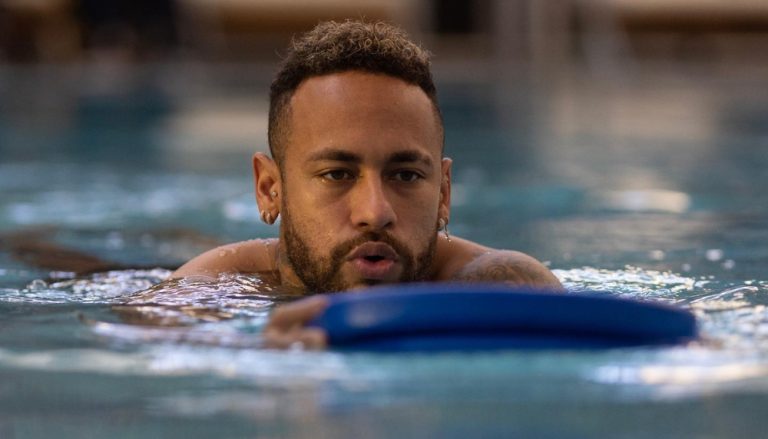 Neymar ainda não voltou a frequentar o Centro de Treinamento