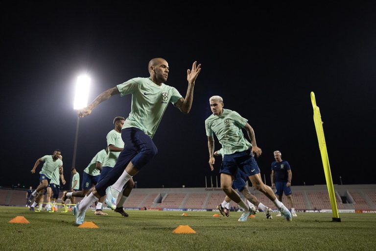 Tite confirma Brasil com reservas contra Camarões. Confira a escalação