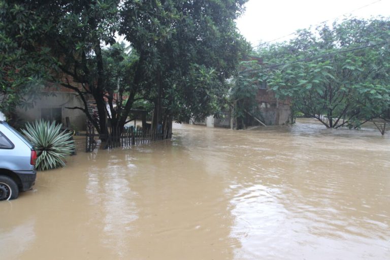 Espírito Santo continua em alerta para chuvas fortes e deslizamentos