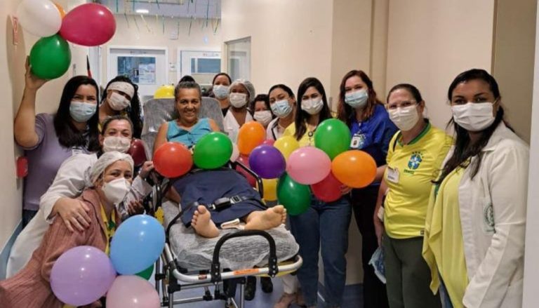 Festa para professora que sobreviveu a 7 tiros
