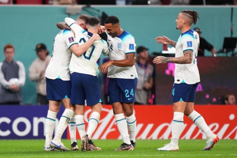Considerada uma das favoritas da Copa, Inglaterra enfrenta Senegal neste domingo