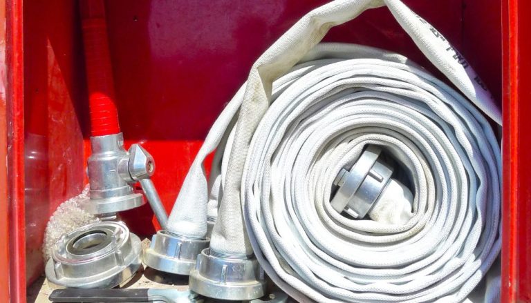 Adolescente salva idosa de incêndio em casa vizinha