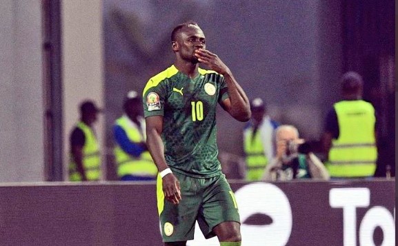 Mané homenageia seus companheiros de Senegal por participação na Copa