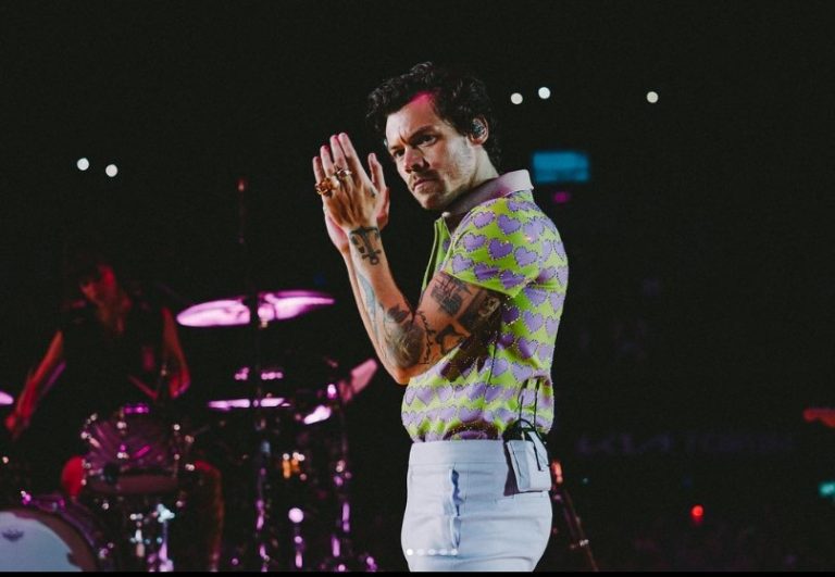 Harry Styles toca ‘Trem das Onze’ e elogia seleção brasileira em show