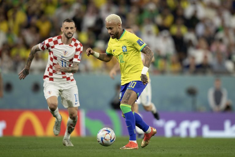 Brasil enfrenta Croácia com mesma combinação de uniforme da final do penta