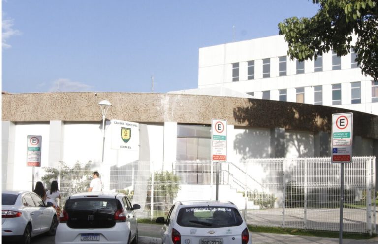 Vereadores aprovam aumento de até 71% nos próprios salários e de prefeitos