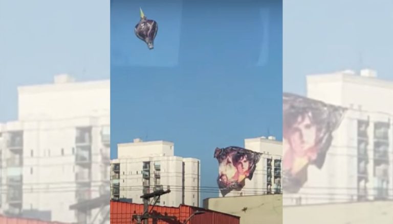 VÍDEO | Bandeira fica presa em prédio após cair de balão