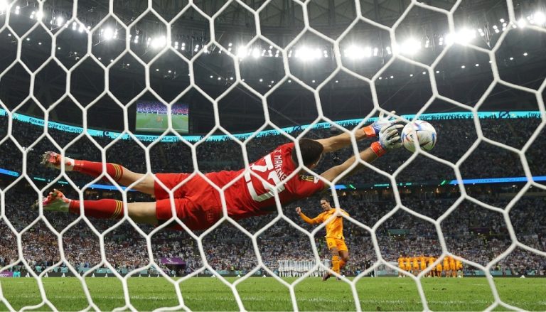 Argentina leva empate no fim, mas vence Holanda nos pênaltis