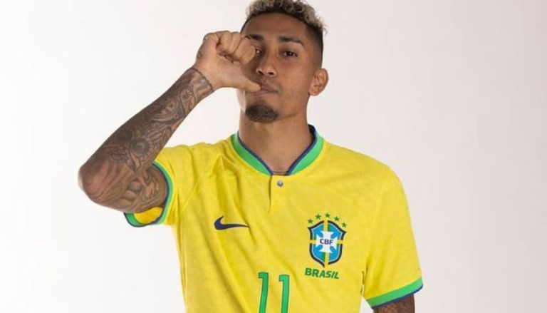 Esposa de Raphinha anuncia gravidez após eliminação do Brasil na Copa