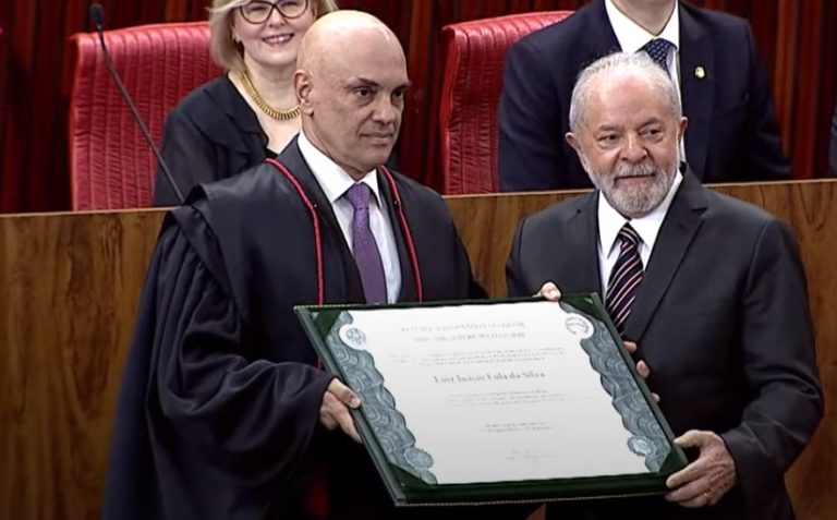 Lula recebe diploma de presidente da República
